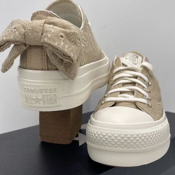 Converse Women's Tan Lace Platforms A10246C
CTAS LIFT OX
NUTTY GRANOLA/EGRET/LIG - Picture 8 of 16